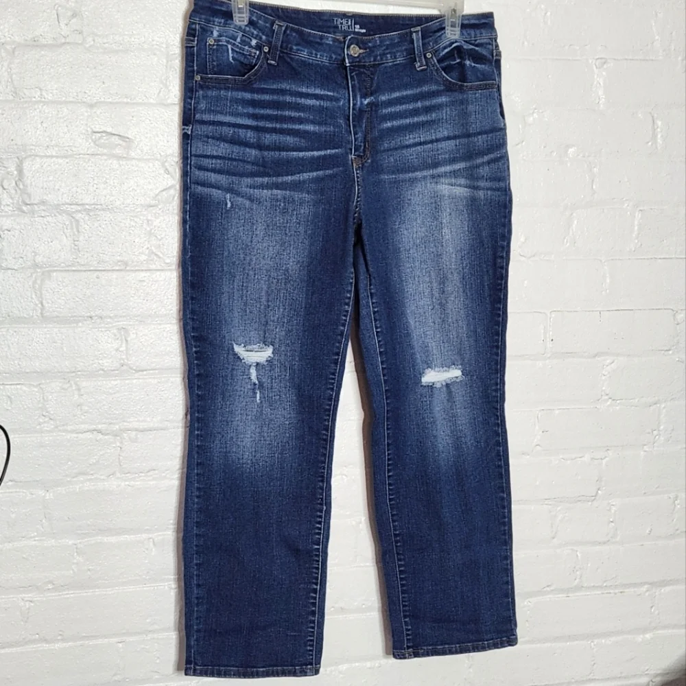 Distressed Straight Leg Jeans - Picture 2 of 6